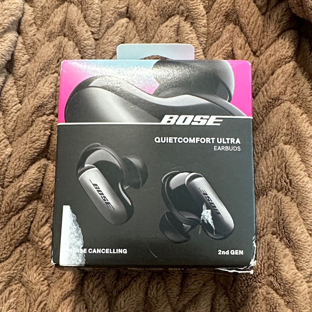 Bose QuietComfort Ultra Earbuds Box – Black with Pink Accent